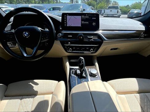 Certified 2023 BMW 530i w/ Premium Package image 16