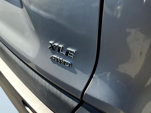 Used 2019 Toyota RAV4 XLE AWD/4WD image 5