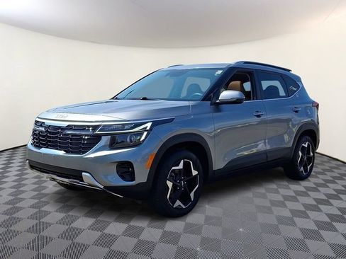 Used 2024 Kia Seltos EX AWD/4WD image 3