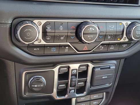 Used 2024 Jeep Wrangler High Altitude image 27