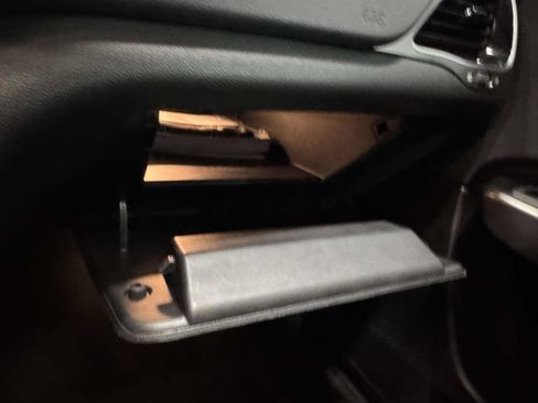 Used 2022 Jeep Cherokee Limited AWD/4WD image 32