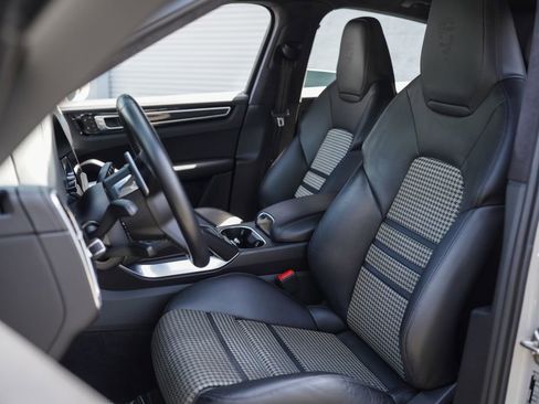 Used 2022 Porsche Cayenne Turbo image 24