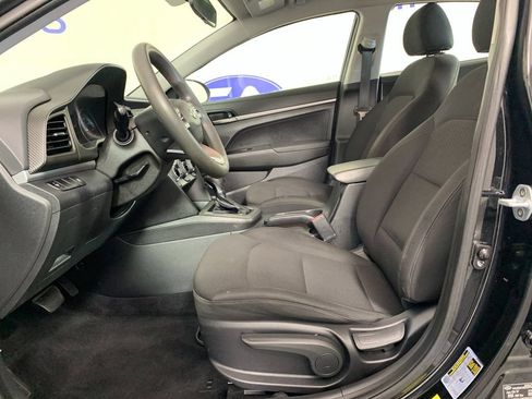 Used 2019 Hyundai Elantra SE w/ Winter Weather Package FWD image 15