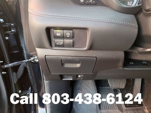 Used 2024 Toyota Highlander LE FWD image 30