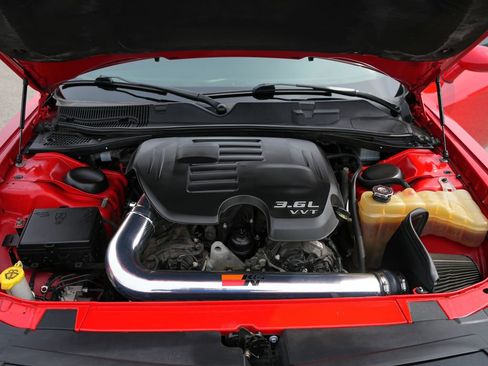 Used 2017 Dodge Challenger SXT image 10