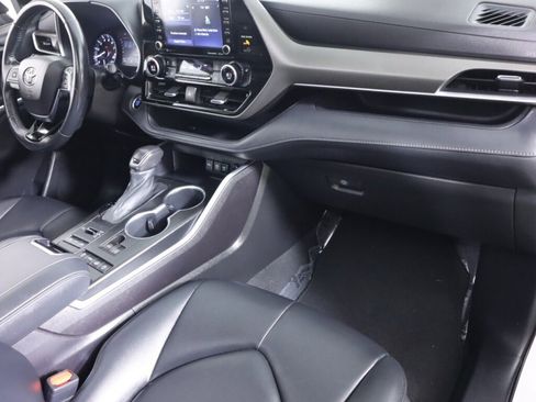 Used 2021 Toyota Highlander XLE image 45