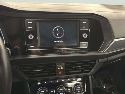 Used 2024 Volkswagen Jetta SE FWD image 21