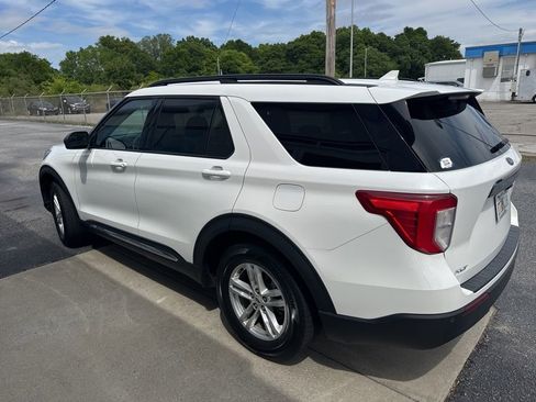 Used 2023 Ford Explorer XLT image 5