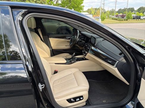 Used 2018 BMW M550i xDrive AWD/4WD image 28