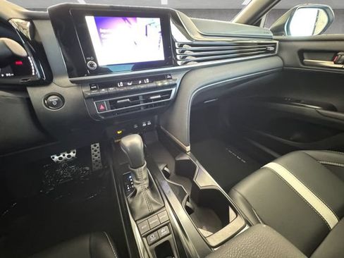 Used 2025 Toyota Camry SE w/ Convenience Package FWD image 3