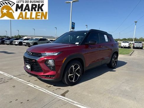 Used 2022 Chevrolet TrailBlazer RS FWD image 2