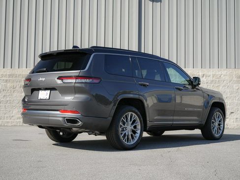 Used 2025 Jeep Grand Cherokee L Summit w/ Advanced Protech Group IV AWD/4WD image 17