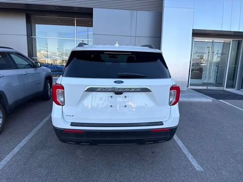 Used 2024 Ford Explorer XLT RWD image 5