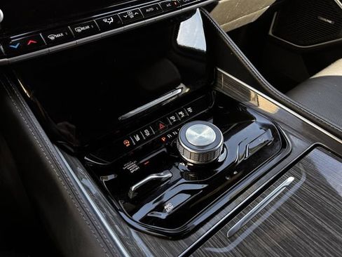 Used 2022 Jeep Wagoneer Series III w/ Convenience Group I image 19