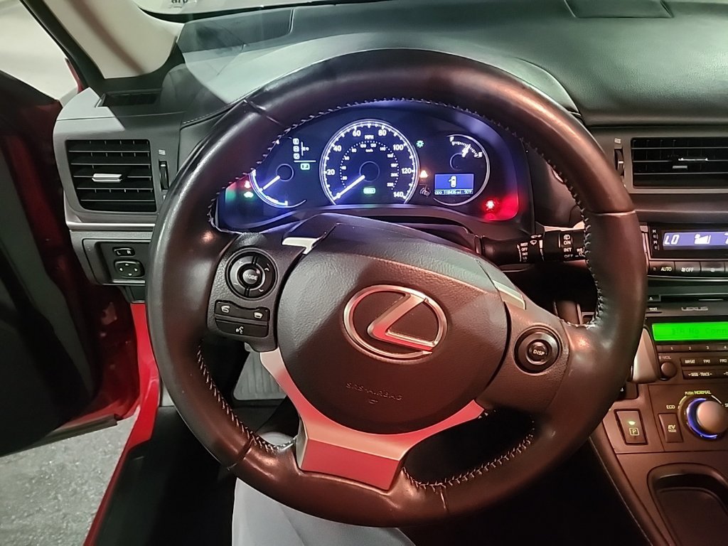 Used 2014 Lexus CT 200h w/ Seat Comfort Package FWD image 6