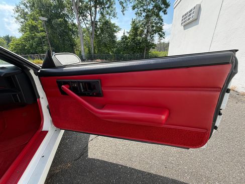 Used 1992 Chevrolet Camaro Z28 RWD image 27