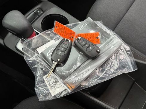 Used 2024 Chevrolet Trax RS image 5