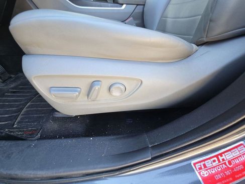 Used 2020 Toyota Highlander XLE image 10