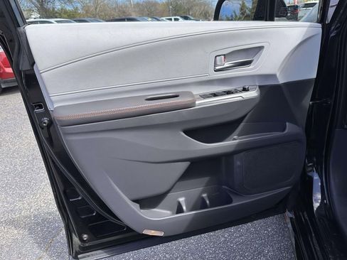 Used 2023 Toyota Sienna XSE w/ XSE Plus Package FWD image 8