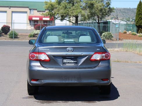Used 2013 Toyota Corolla LE FWD image 4