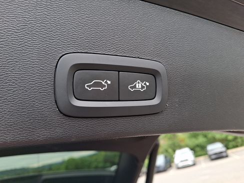 Certified 2023 Volvo XC40 B5 Plus w/ Climate Package AWD/4WD image 28