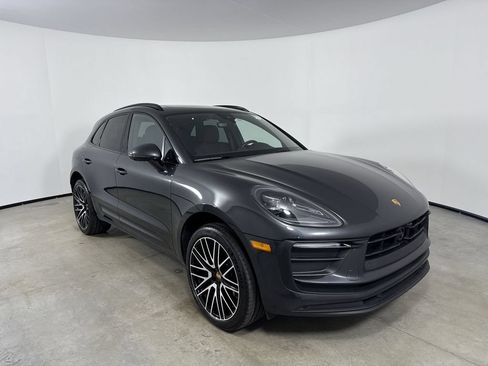 Certified 2026 Porsche Macan AWD/4WD image 9