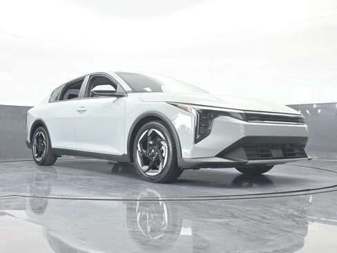 Used 2025 Kia K4 EX image 62