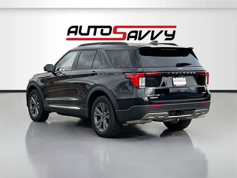 Used 2025 Ford Explorer Active w/ Active Comfort Package image 5
