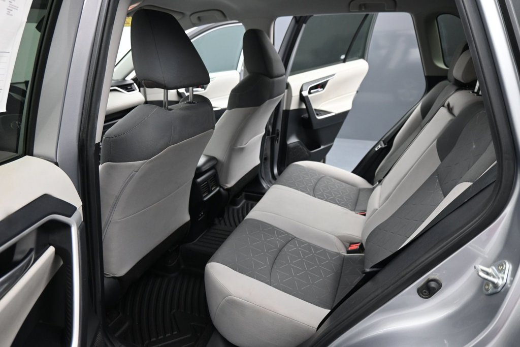 Used 2021 Toyota RAV4 XLE AWD/4WD image 16