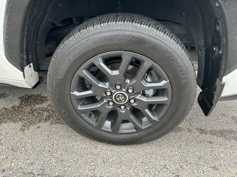 Used 2023 Toyota Sequoia Platinum image 9