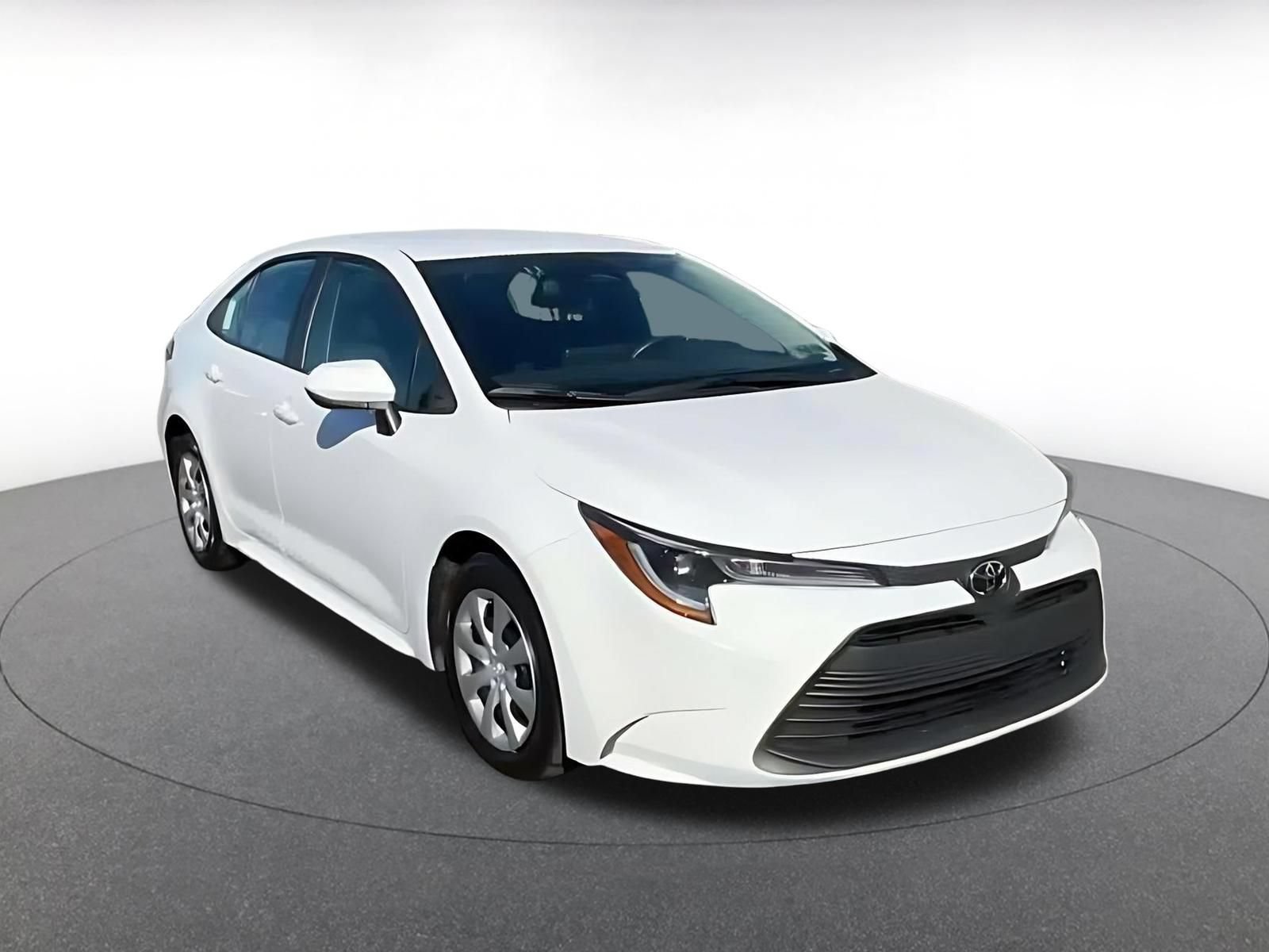 Used 2025 Toyota Corolla LE FWD image 2