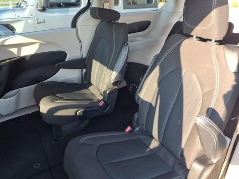 Used 2023 Chrysler Voyager LX FWD image 15