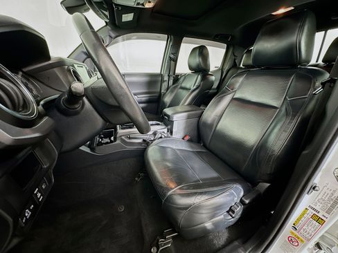 Used 2019 Toyota Tacoma TRD Sport image 13