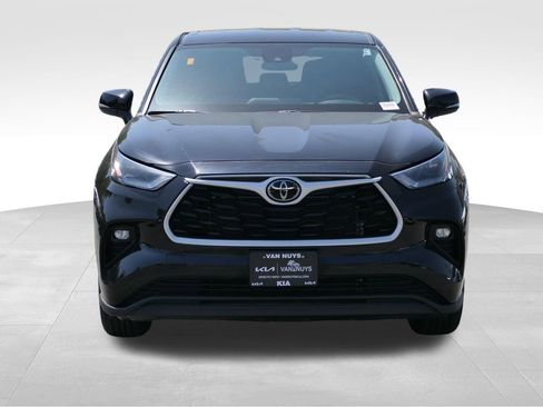 Used 2024 Toyota Highlander LE FWD image 5