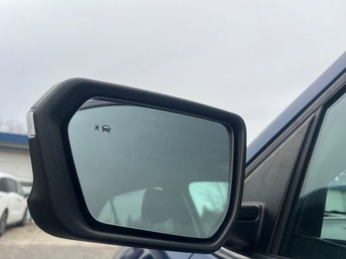 Used 2019 Chevrolet Equinox LT w/ Driver Convenience Package image 13