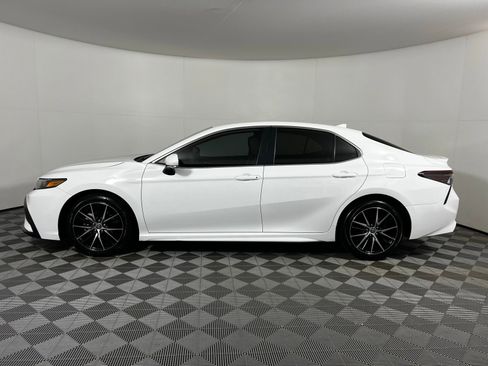 Used 2024 Toyota Camry SE image 8