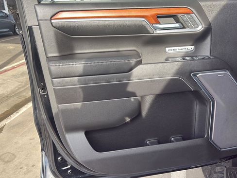 Used 2022 GMC Sierra 1500 Denali image 8