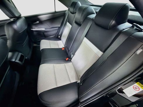Used 2014 Toyota Camry SE FWD image 25