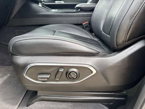 Used 2024 Jeep Wagoneer L Series II image 17