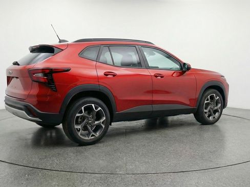 Used 2025 Chevrolet Trax LT w/ LT Convenience Package image 9