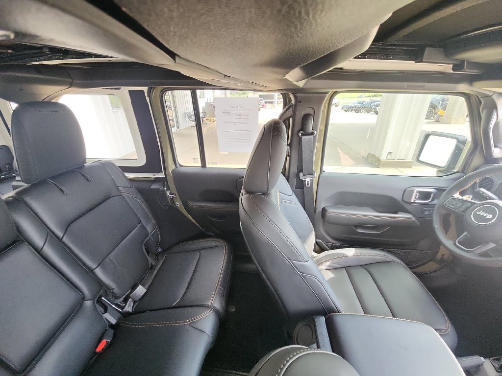 Used 2025 Jeep Wrangler Unlimited Rubicon 392 AWD/4WD image 13