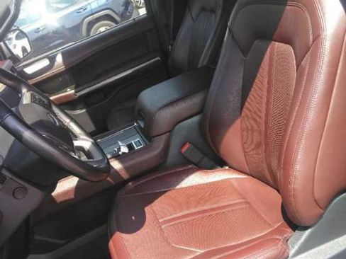 Used 2024 Ford Expedition Limited RWD image 3