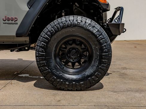 Used 2022 Jeep Wrangler Unlimited Rubicon w/ Steel Bumper Group image 12