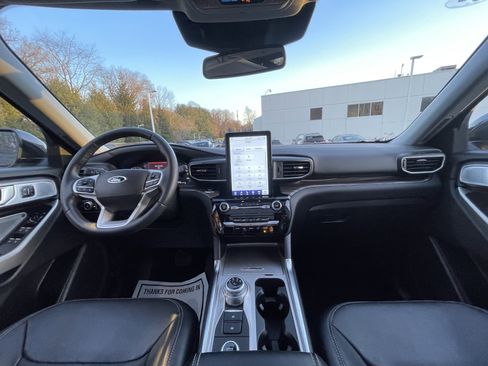 Used 2023 Ford Explorer Limited w/ Limited Technology Package image 18