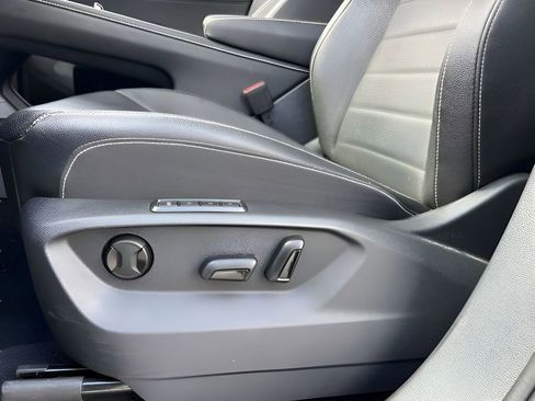 Used 2025 Volkswagen Atlas SEL image 12