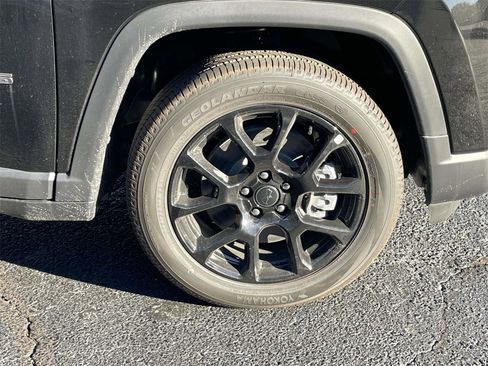 New 2026 Jeep Compass Latitude image 35