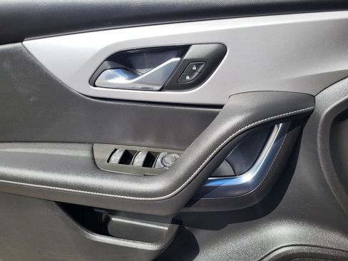 Used 2025 Chevrolet Blazer LT FWD image 18