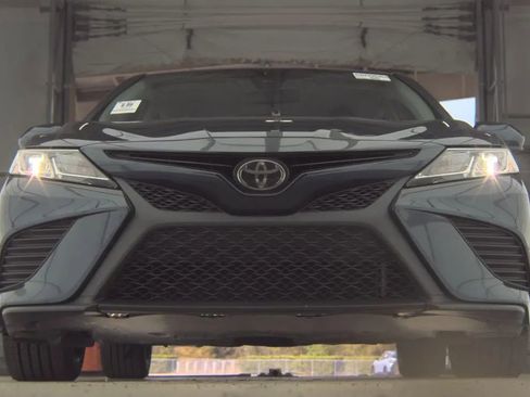 Used 2019 Toyota Camry SE FWD image 3