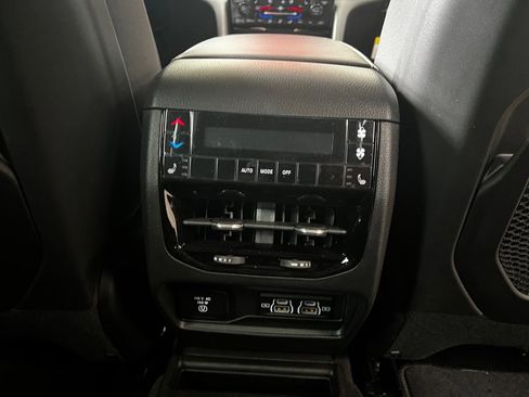 Used 2021 Jeep Grand Cherokee L Limited w/ Luxury Tech Group II image 10