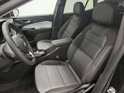 New 2025 Chevrolet Trax LT w/ Driver Confidence Package FWD image 19